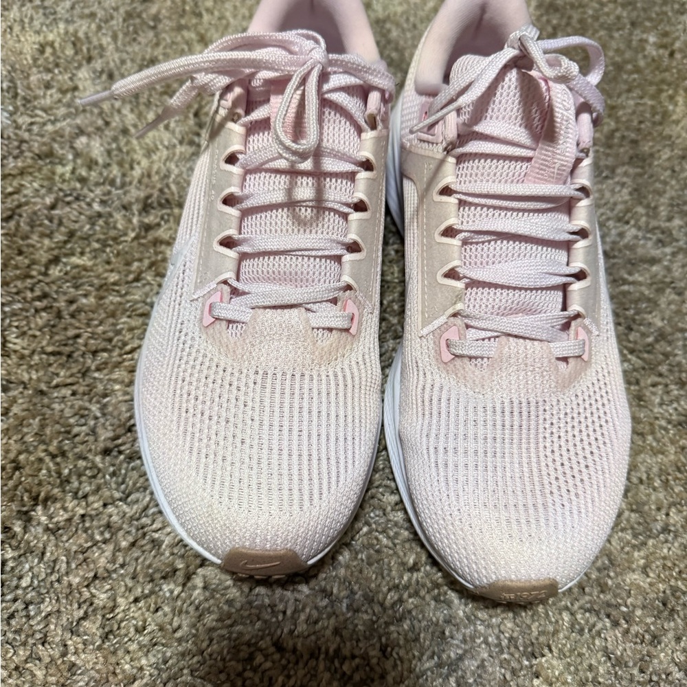 Women’s Nike Pegasus Size 8